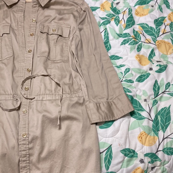 Michael by Michael Kors taupe button front 3/4 sleeve shirt size 4 - Picture 5 of 7